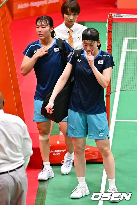 '세계 챔피언' 이소희-백하나, 왜 이틀 연속 충격패...단체전 2연속 0-2 패배, 여자복식 개인전 메달 '초비상'