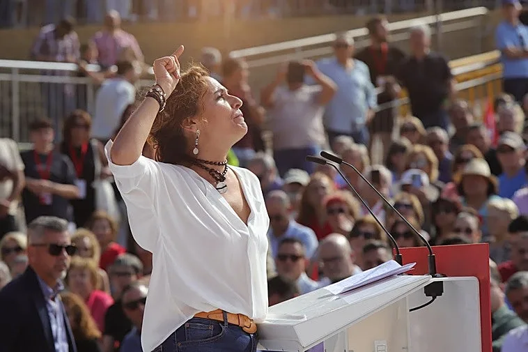 María Jesús Montero marca la estrategia para ganar las elecciones: «La tragedia de Maricarmen se tiene que convertir en fuerza social»