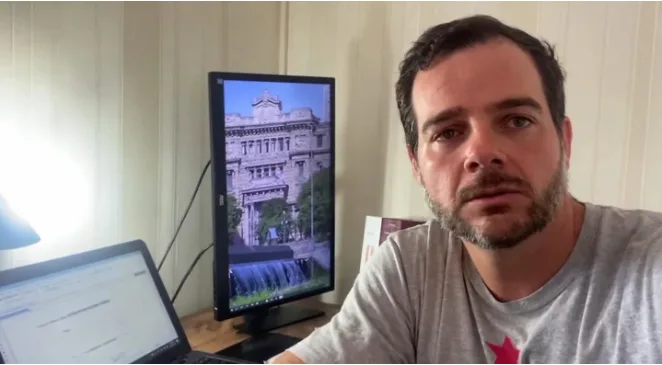 Corpo de juiz é encontrado parcialmente carbonizado dentro de carro
