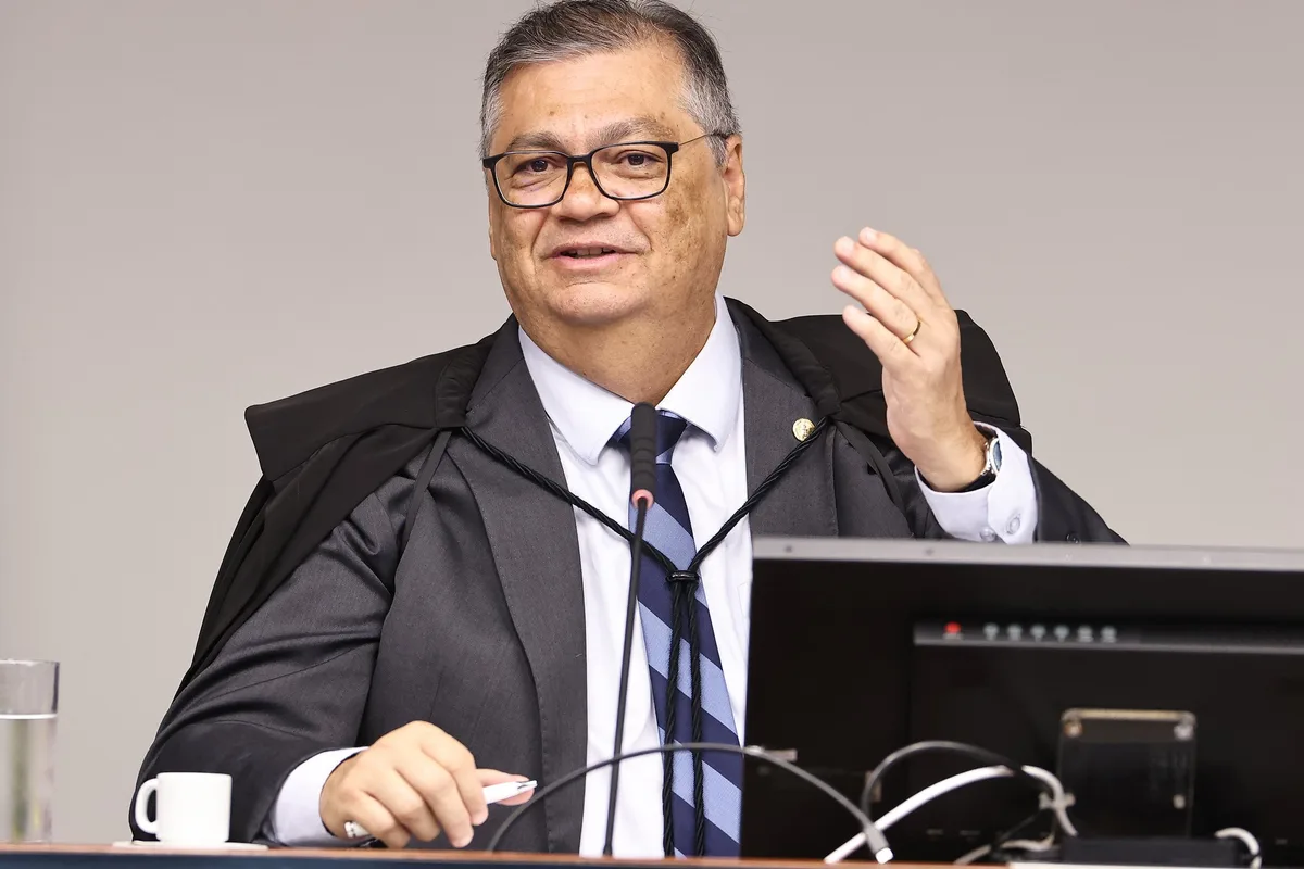 Dino diz que momento adequado para STF analisar ação sobre emendas é depois das eleições
