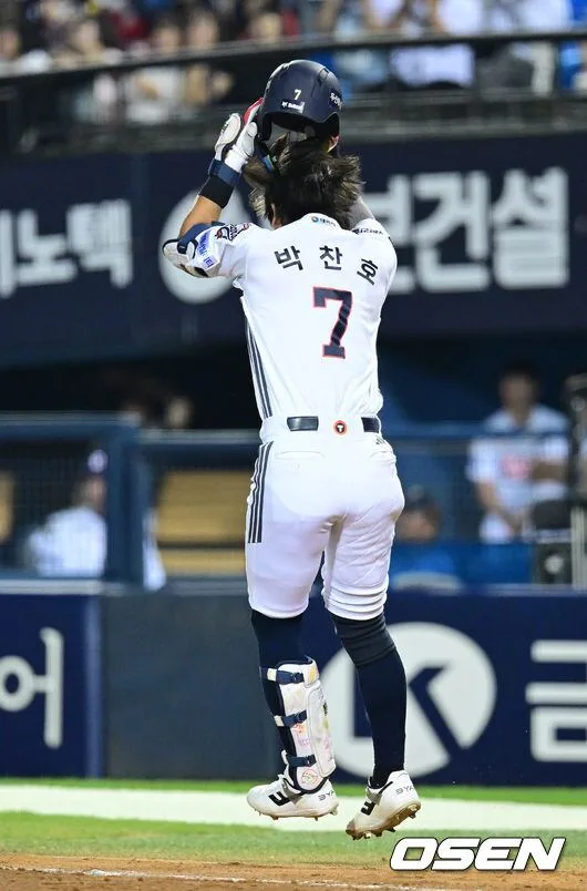 [사진]연이은 친정 KIA 호수비에 안타 잃은 박찬호