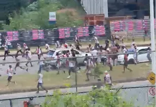 Vídeo: torcedor do Bahia é espancado e morto antes do Ba-Vi em Salvador