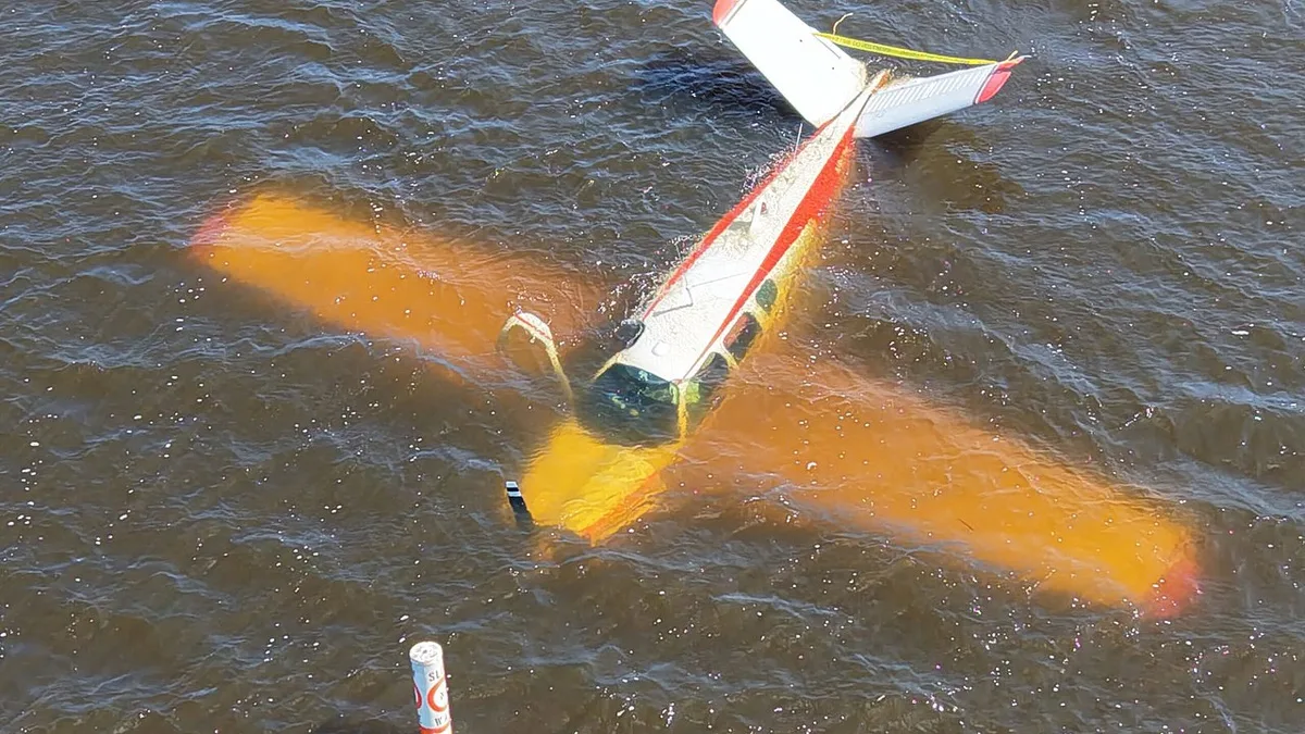Avião perde potência e cai num lago: candidato a governador nos EUA escapa a nadar antes de aparelho se afundar