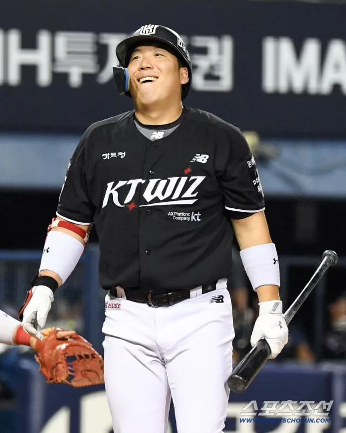 50억 아깝지 않은 베테랑인데, 타율 0.214라니…"조금 피곤해보여" 라인업 제외 → '홈런 2방' 투수 1군 말소 [수원라인업]