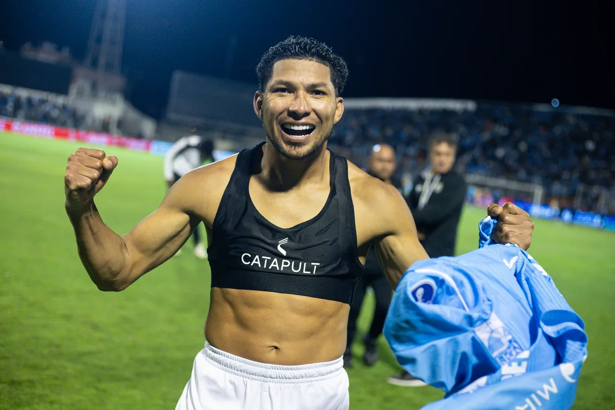 Rony valoriza força do elenco do Santos e mantém fé em título: "Creio que vamos beliscar um"