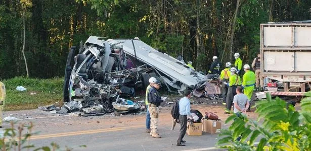 IML mobiliza três cidades para identificação dos mortos em acidente no PR