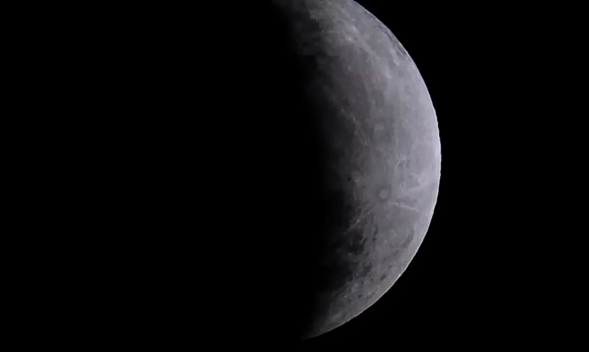 Eclipse parcial da Lua nesta quinta-feira será visto em todo o Brasil