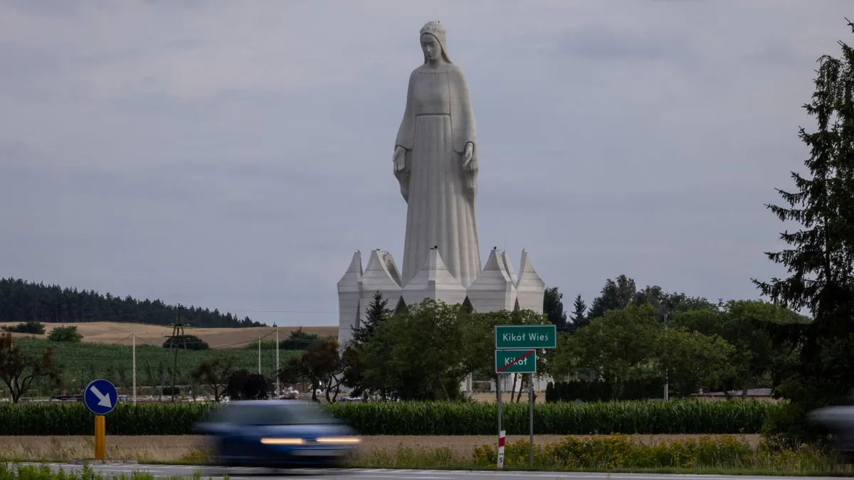 La plus haute statue de la Vierge Marie en Europe inaugurée dans un petit village polonais