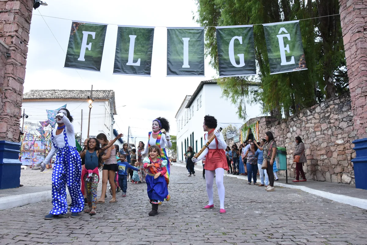 Feira Literária de Mucugê reúne programação cultural gratuita na Bahia