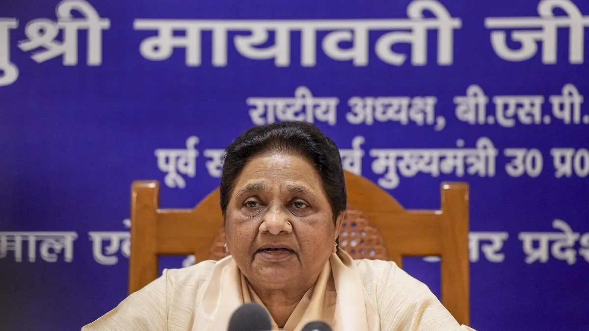 Akhilesh must apologise to Jats for insulting family of Charan Singh: Mayawati