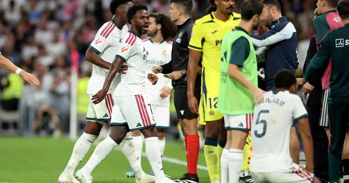Vinicius les pidió perdón a los hinchas por el tirón de pelo y Mourinho suspendió la conferencia de prensa