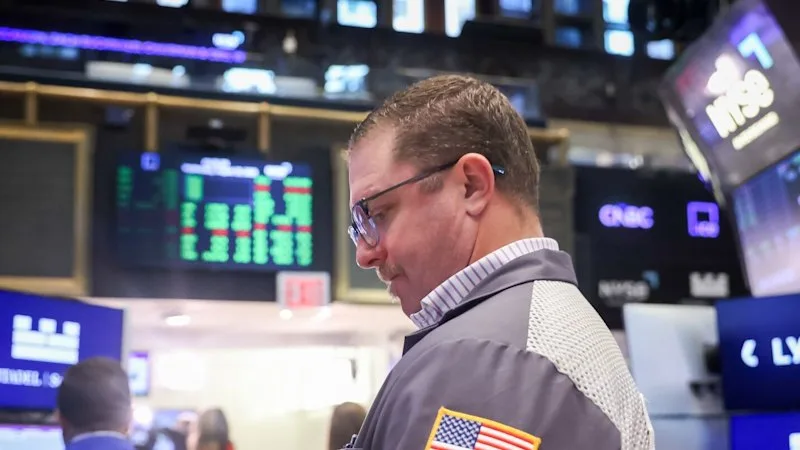 ASX rises in early trade after Wall Street surges; Tech stocks rally