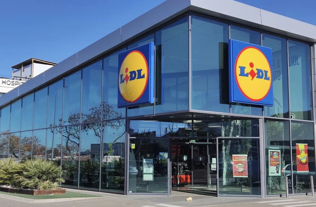 Lidl está agotando esta batería externa de carga rápida para hasta tres dispositivos (en dos colores) que sólo cuesta 9,99 euros