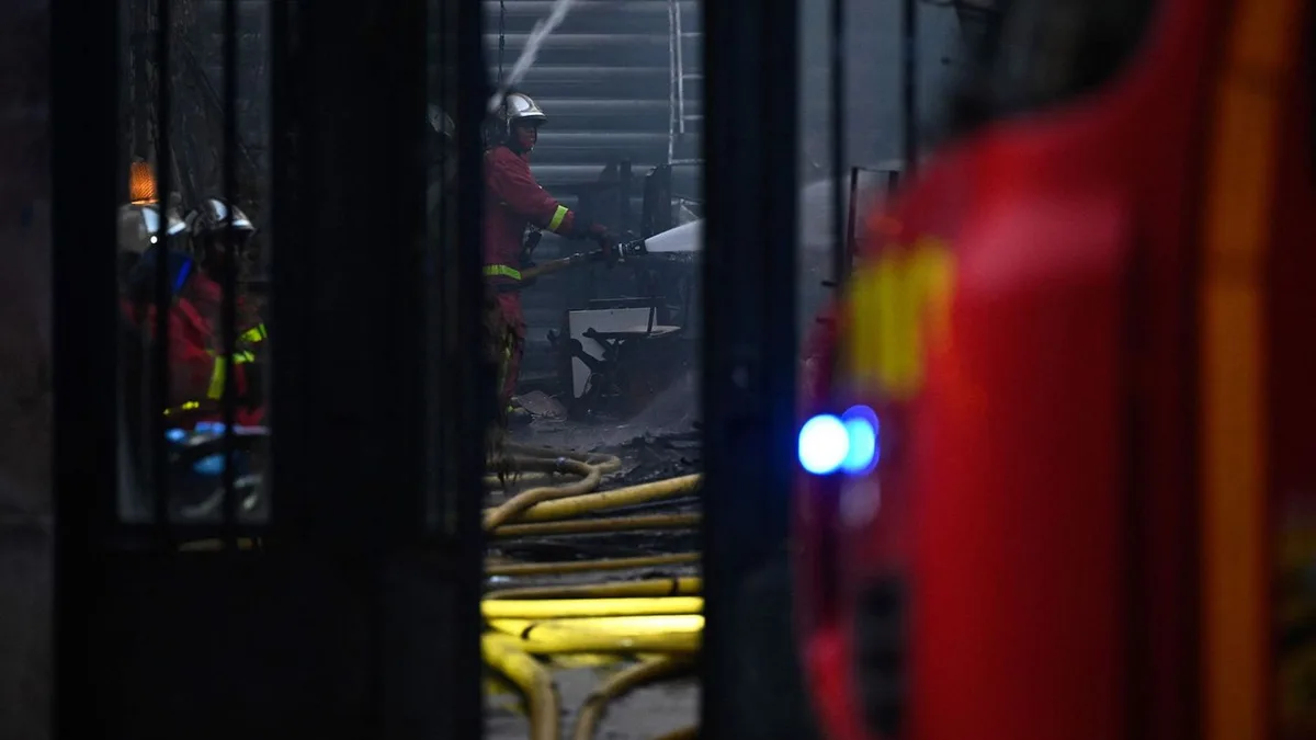 Ursache unklar: Älteste Markthalle von Paris bei nächtlichem Brand zerstört