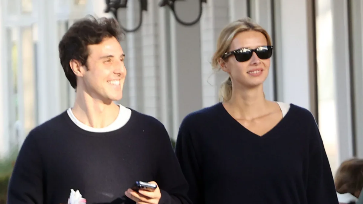No es Gwyneth Paltrow, es su hija Apple con su novio: las imágenes que han provocado una auténtica confusión