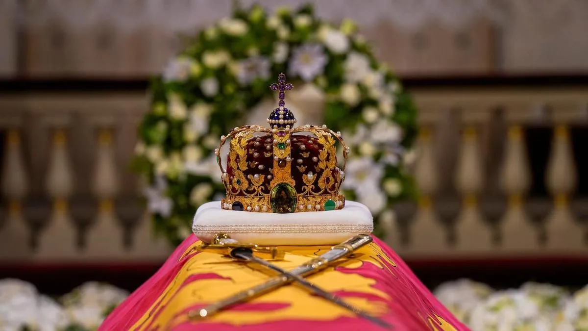 Norwegian royals accompany late king's coffin to chapel