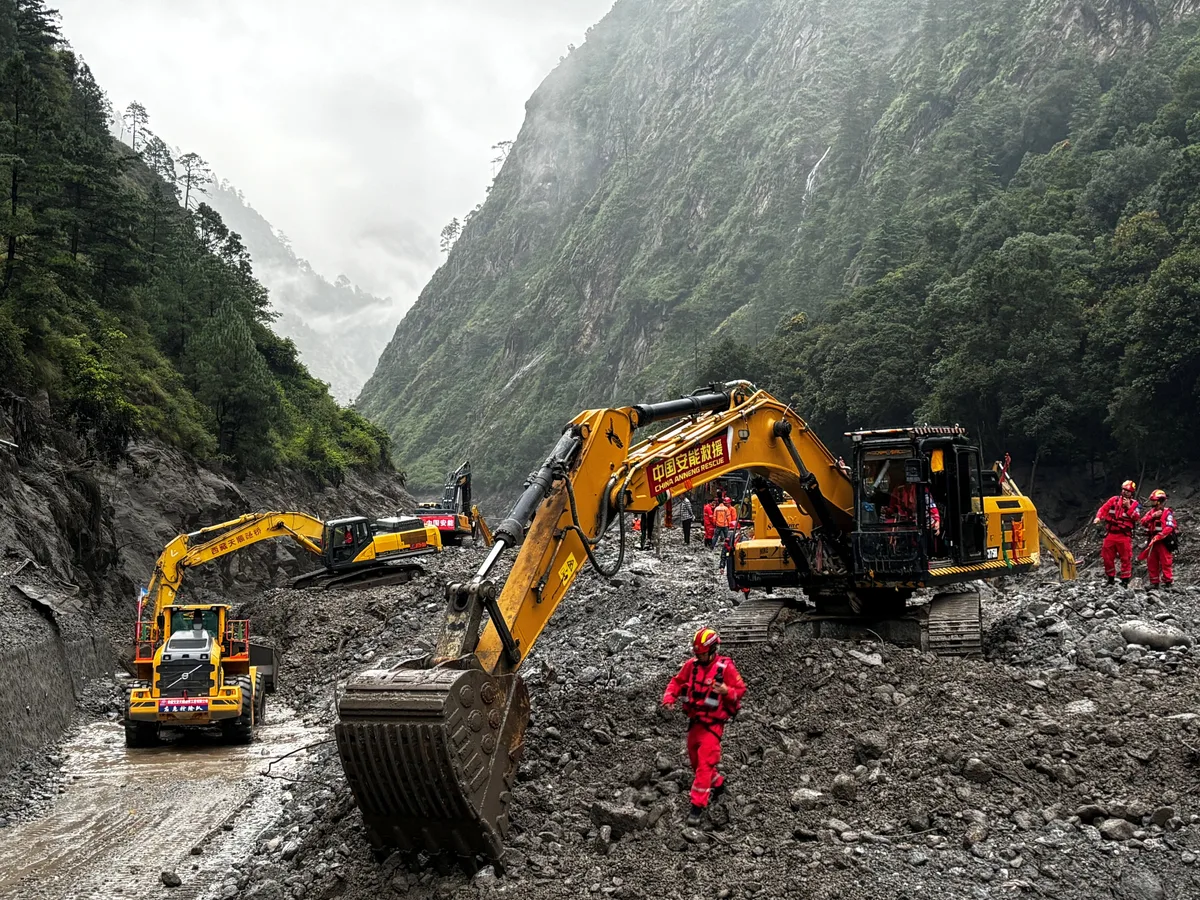 La catástrofe de Nepal deja más de 610 fallecidos, mientras los equipos de rescate alcanzan el núcleo de la tragedia en Tíbet