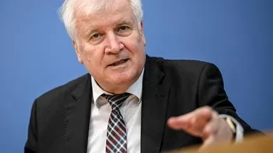 Seehofer attackiert Merz: "Massiver Glaubwürdigkeitsverlust"
