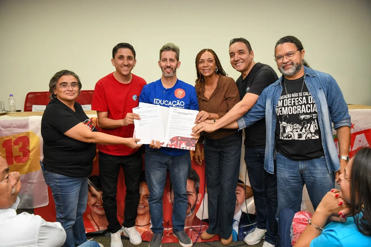 Sinpro entrega pauta de reivindicações da categoria a oito candidatos ao GDF