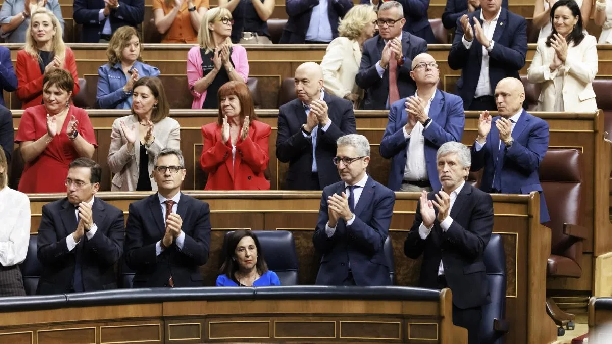 Robles evita aplaudir a Sánchez tras anunciar que publicaría todos los informes sobre Ceuta