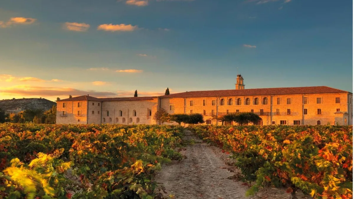 Dónde viajar en septiembre: de la Ribera del Duero a Menorca, los mejores destinos para escaparse los fines de semana