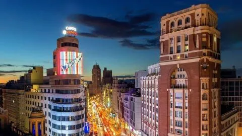 Shakira y la Fórmula 1 disparan los viajes a Madrid con las reservas nacionales un 28% al alza