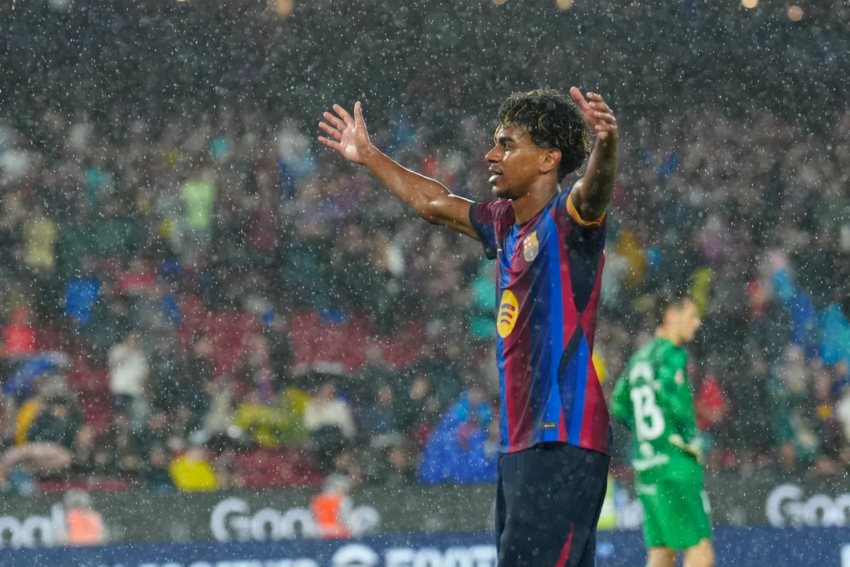 Barcelona aplastó al Racing con lluvia de goles y firmó el mejor inicio de su historia