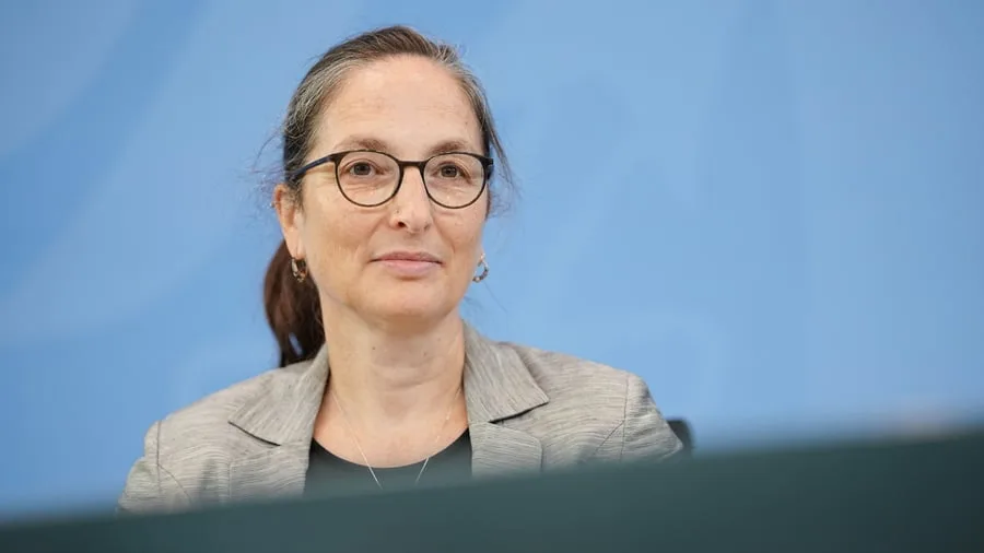 Interview: „Früher oder später muss die abschlagsfreie Rente ohnehin abgeschafft werden“