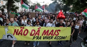 Milhares de pessoas manifestam-se contra o custo de vida e da habitação