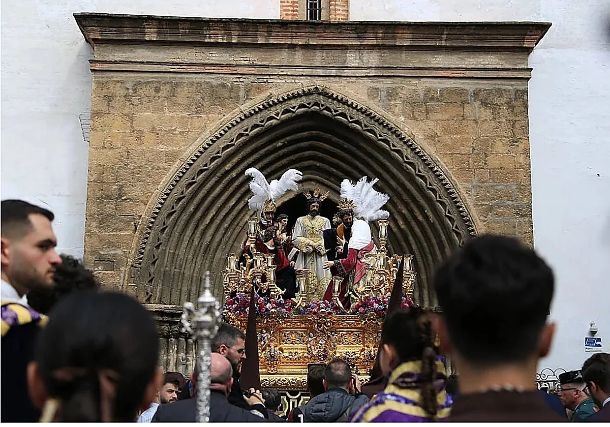 El Señor de la Paz del Carmen regresa al culto tras la restauración de Laura Pérez Meléndez