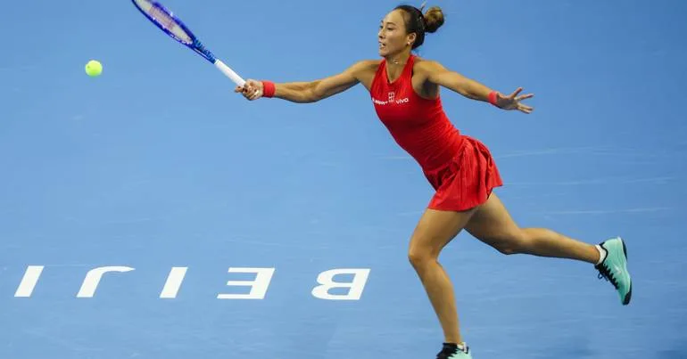 Zheng Qinwen é 1ª tenista chinesa a ganhar torneio de Pequim