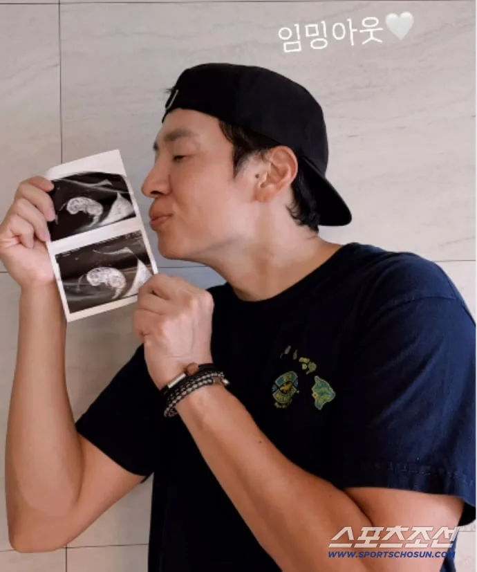 ‘사랑합니다’ 팀♥아내, 40대에 둘째 임신…초음파 사진에 입맞춤 ‘울컥’