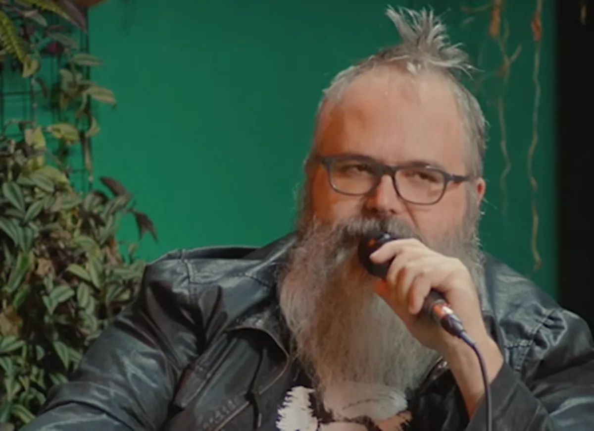 “Foda-se o streaming”: Felipe Vassão revela segredo para sucesso musical além dos números