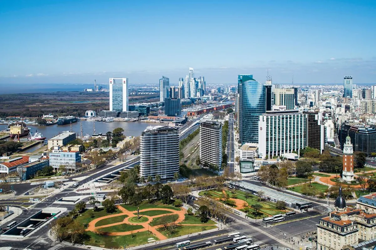 Venden dos terrenos al lado de donde Costantini proyecta tres torres en lo que será el skyline más moderno de Buenos Aires