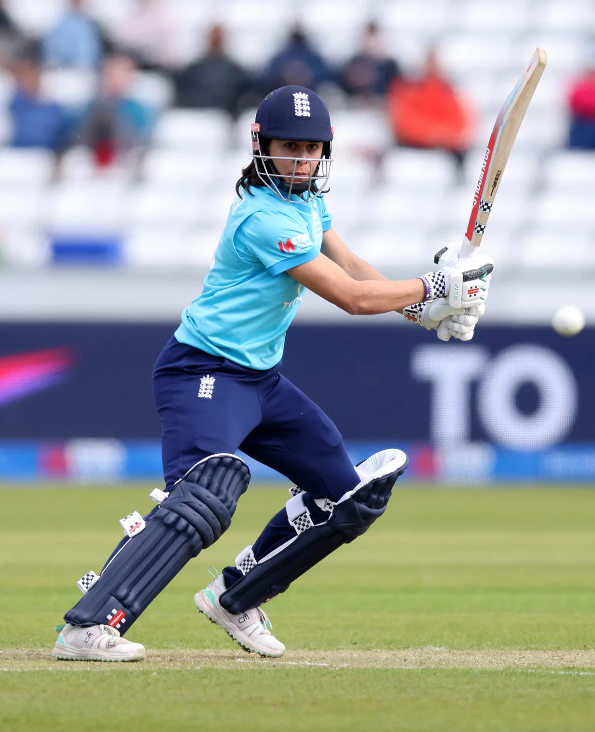 England bowl, Bouchier opens; Tector and Kelly back for Ireland
