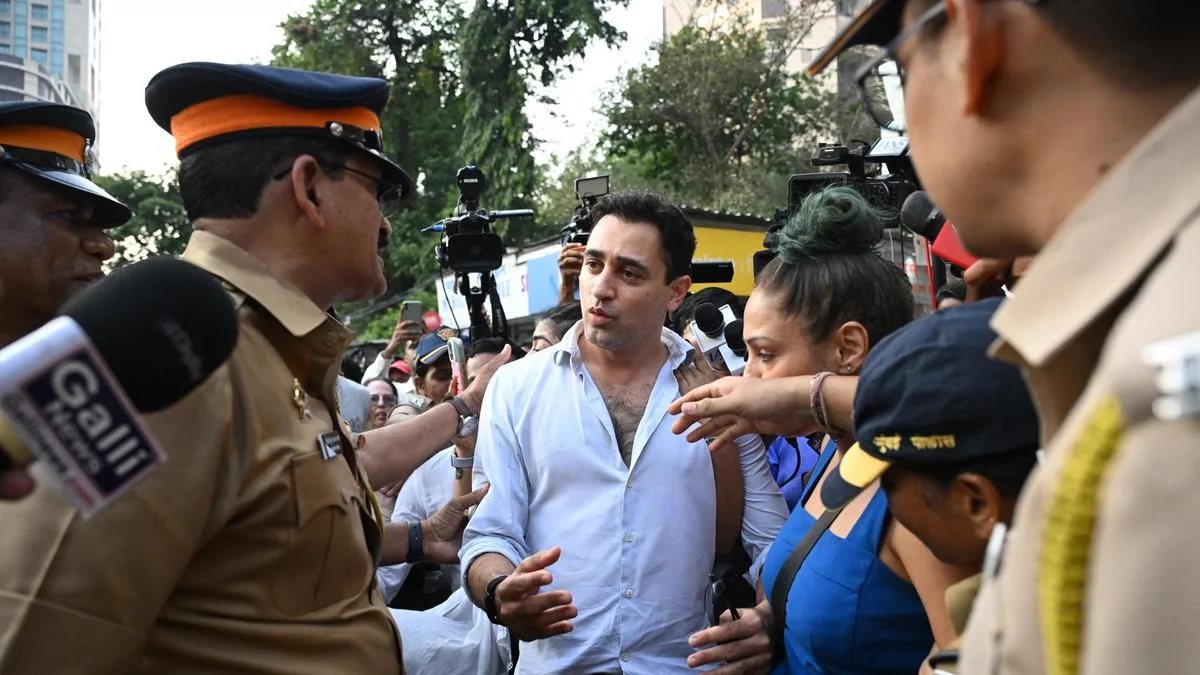 Mumbai Police ask actor Imran Khan to leave India by October 28