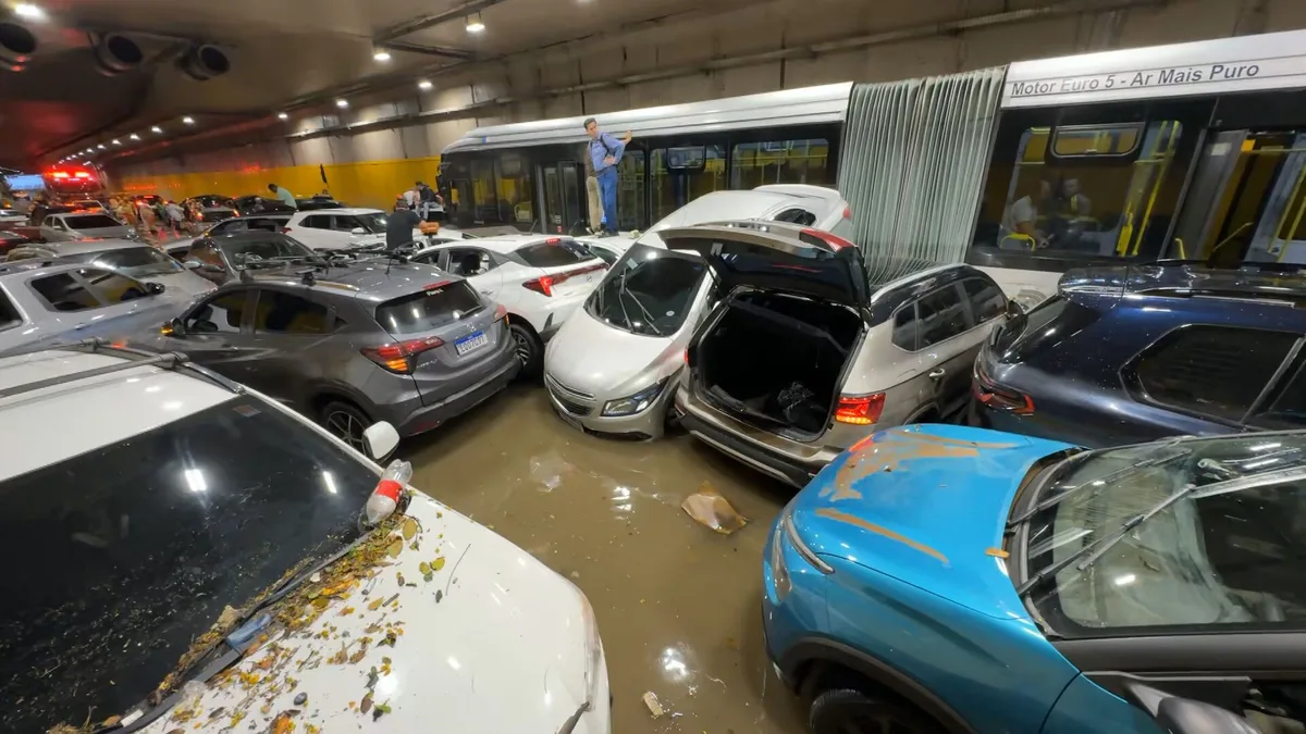 Túnel do Anhangabaú tem previsão de 8 bombas para drenagem, mas Prefeitura de SP diz que apenas 6 funcionaram em alagamento