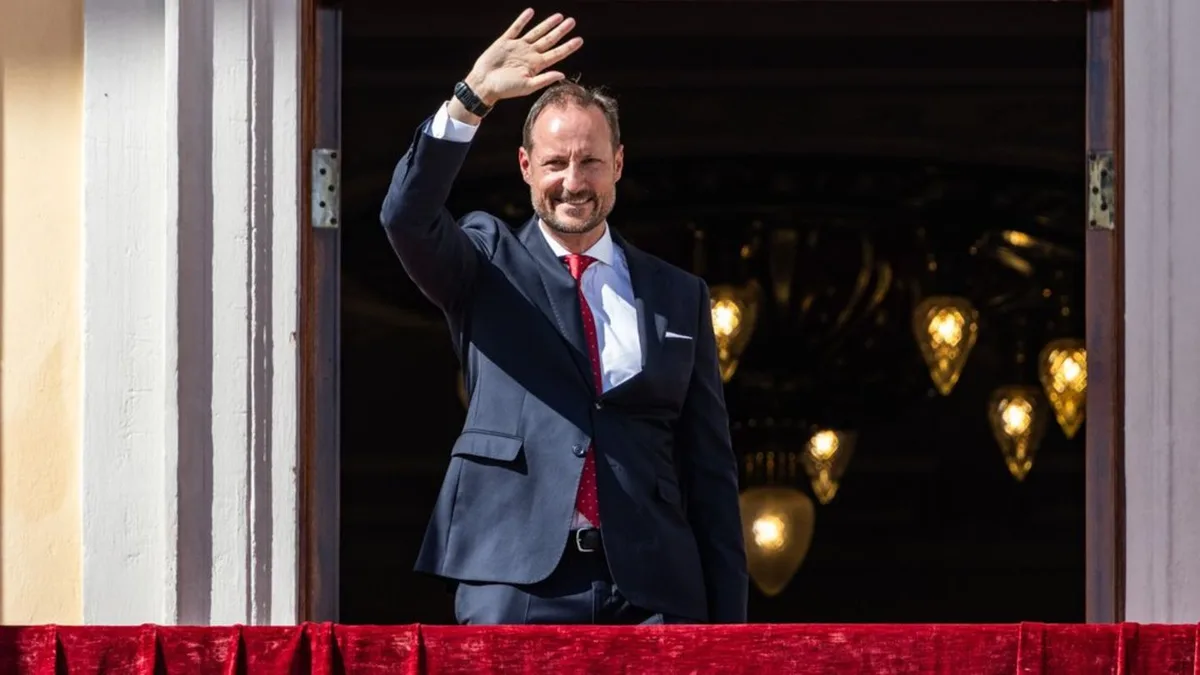 Sorge um König Harald: Kronprinz Haakon muss allein vom Schlossbalkon winken
