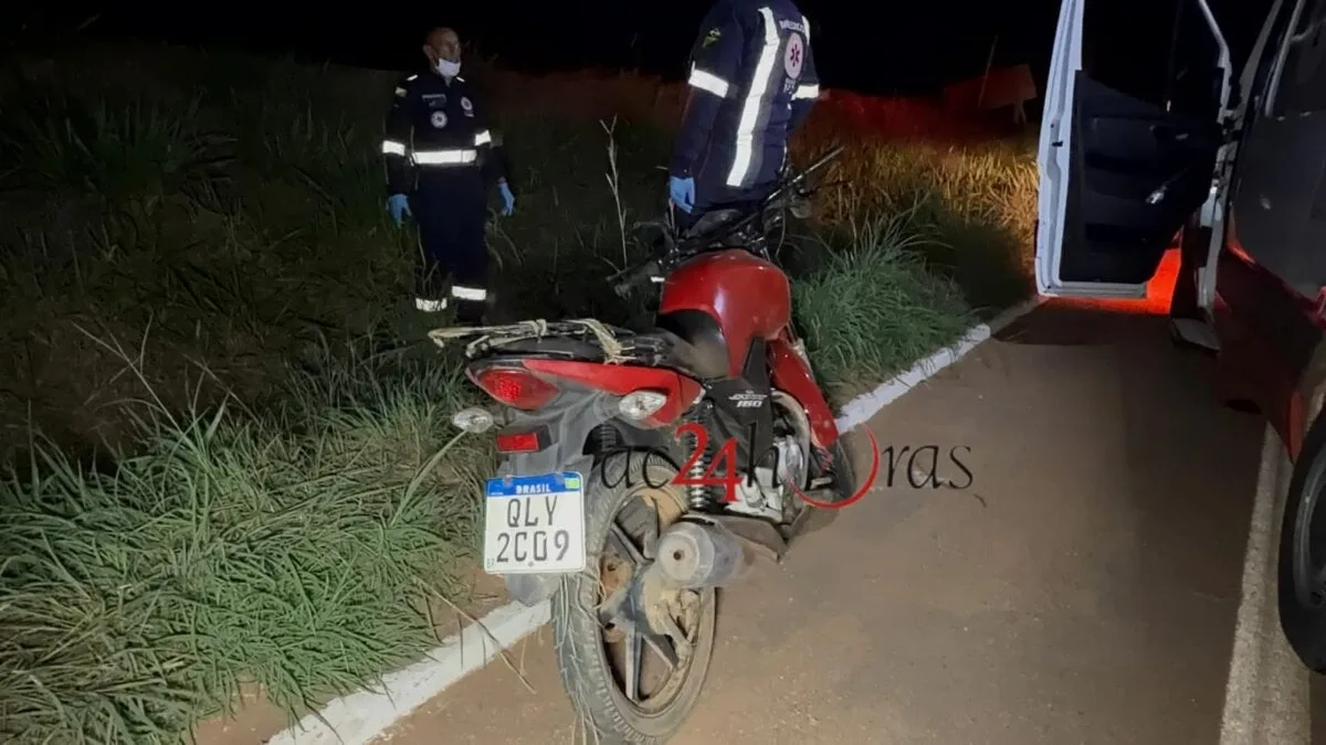 Motociclista morre ao colidir em rotatória nas “quatro bocas”, no Quinari