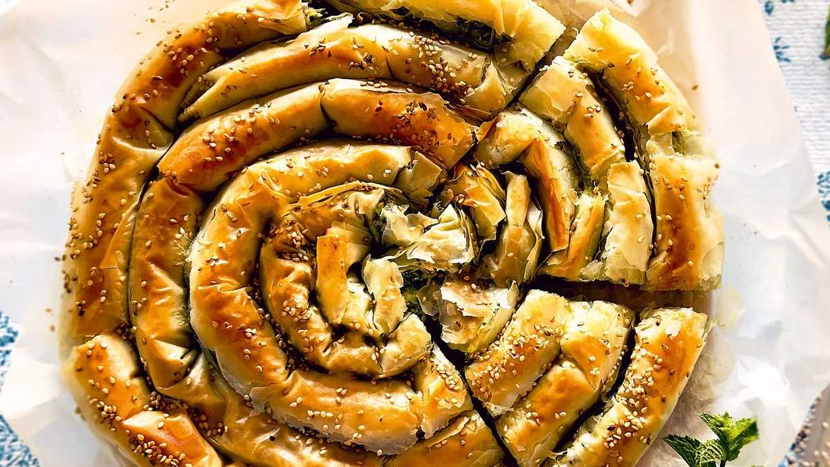 Tres recetas griegas que te harán viajar al Mediterráneo sin salir de casa