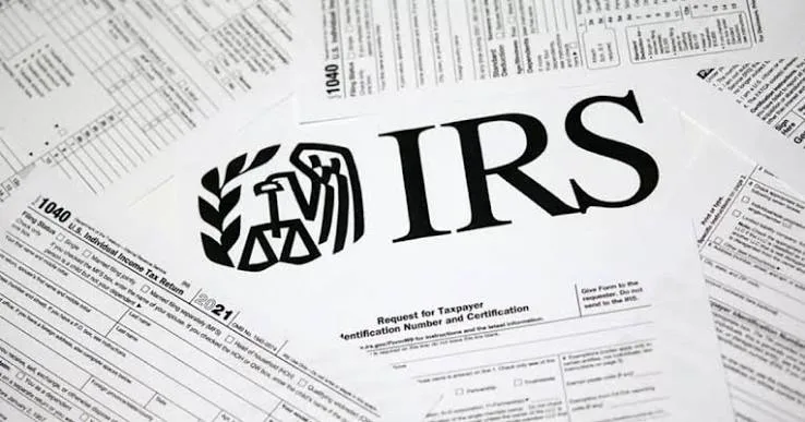 ¿Quiénes pueden recibir más de 8 mil dólares del IRS? Estos son los requisitos