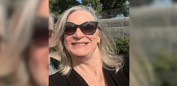 Mulher é arremessada de montanha-russa e arrastada em trilhos nos EUA