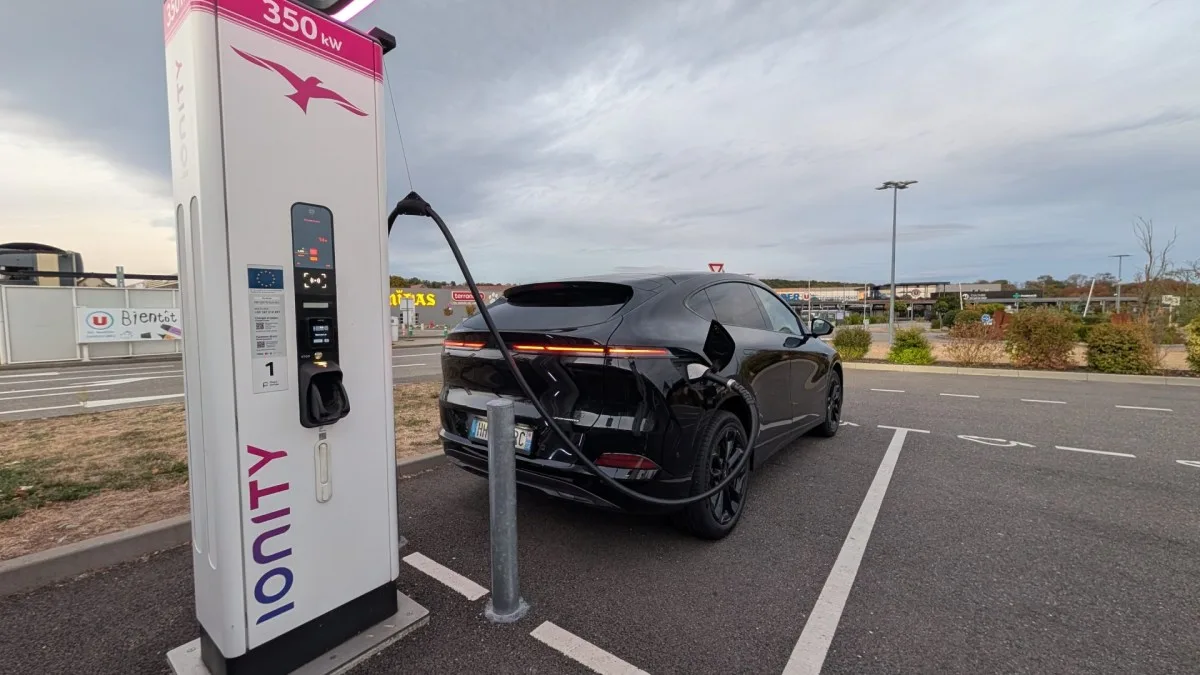 Voiture électrique : payer sa recharge à l’aveugle, ça suffit !