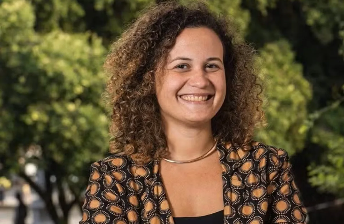 Secretária de redes deixa Secom e vai para campanha de João Campos