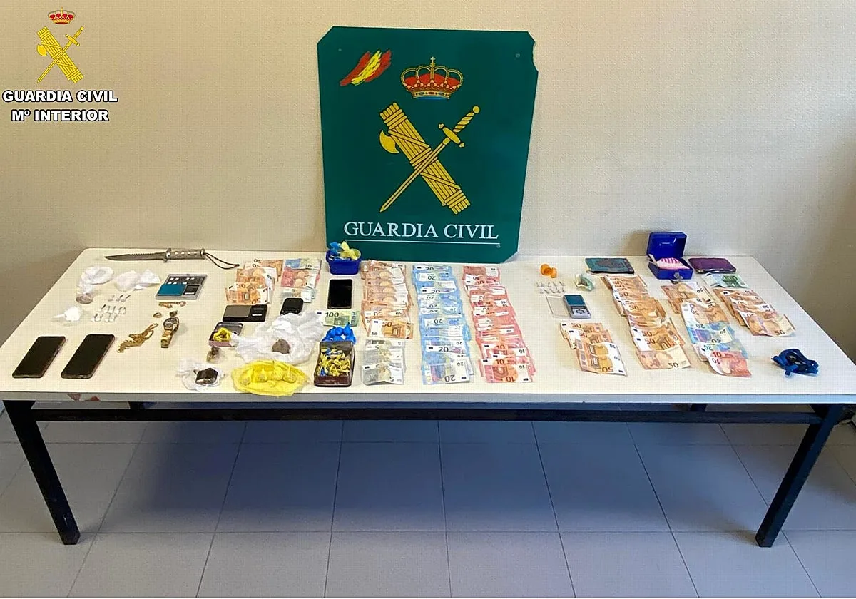 Detenidas seis personas e intervenidas 1.700 dosis de droga en cuatro domicilios de Arteixo (La Coruña)
