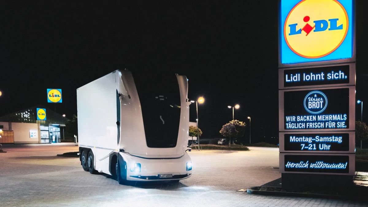 Erstes Mal in Deutschland: Lastwagen ohne Fahrer beliefert Lidl-Filiale