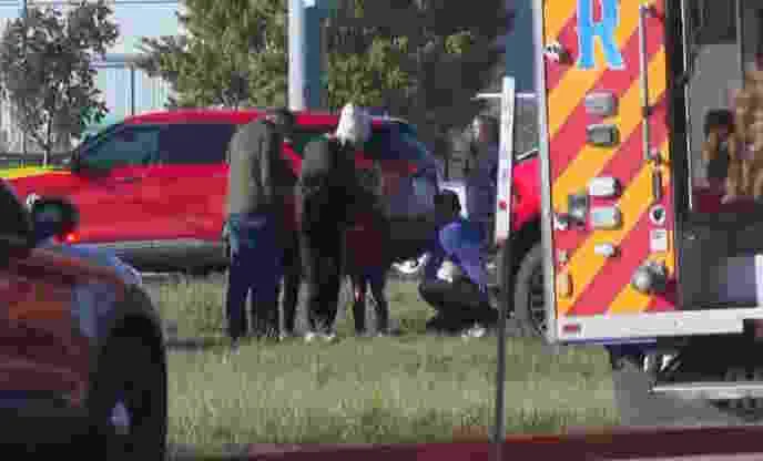 Un vehículo irrumpe en un partido de fútbol en Kansas y causa dos muertes, incluido la de un menor