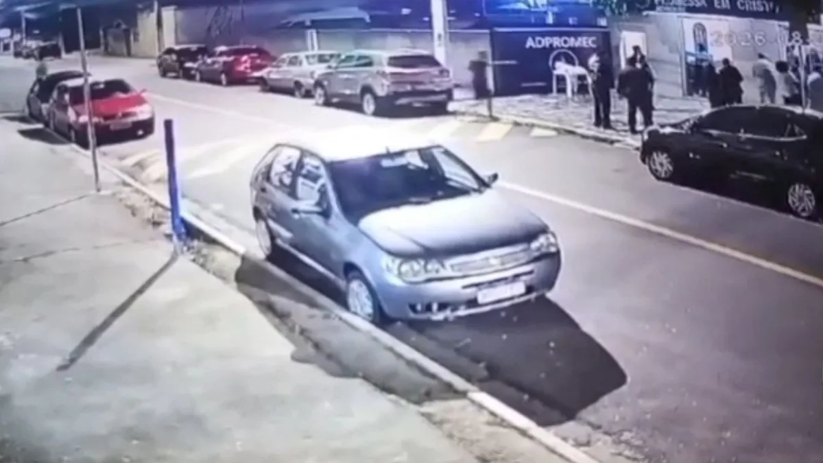 Homem é morto a tiros por PM de folga após esfaquear cabeleireiro dentro de igreja em Anchieta
