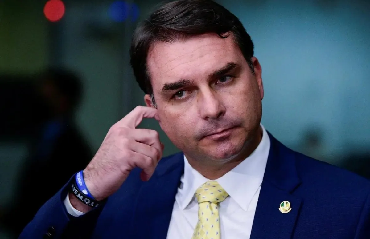 Banco Master: Empresa para qual Flávio Bolsonaro emitiu notas encerra atividades