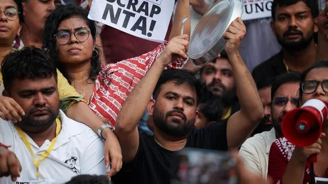Indien: Indische Polizei nimmt vor Protesten Chef der Kakerlakenbewegung fest